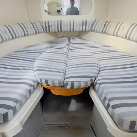 Sailing Experience In Ботель Барселона