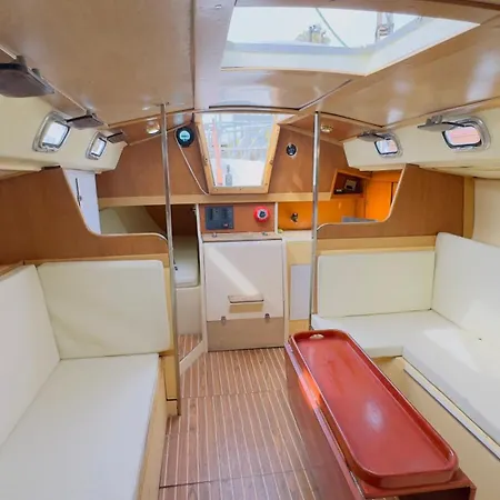 Sailing Experience In Hotel en barco *