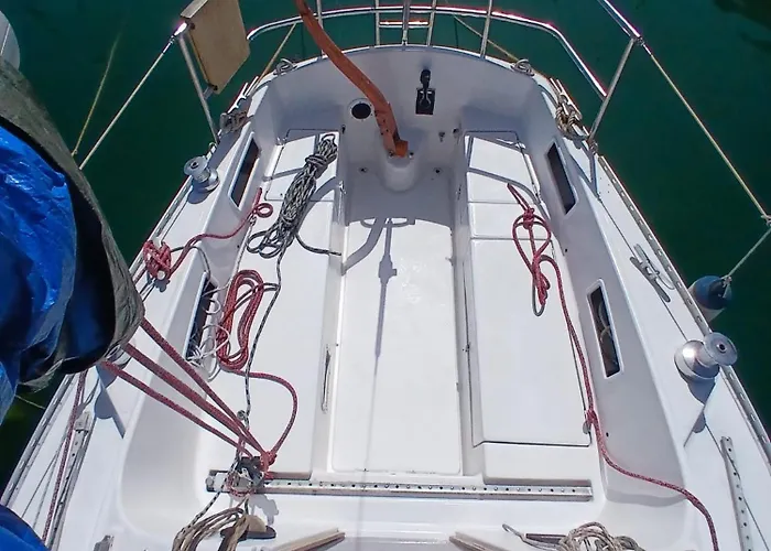 بوتيل Sailing Experience In برشلونة